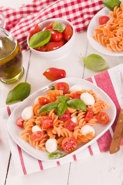 Pasta Fusilli Con Tomates Cherry Queso Mozzarella — Foto de Stock