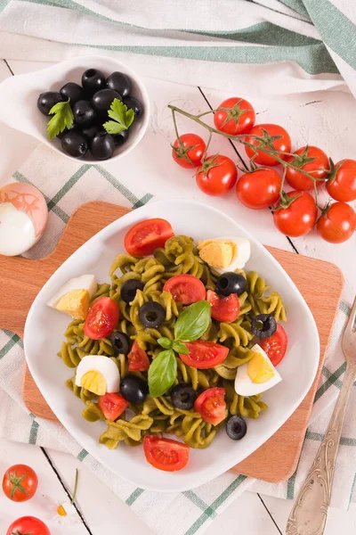 Fusilli Pasta Cherry Tomatoes Eggs Black Olives — Stockfoto