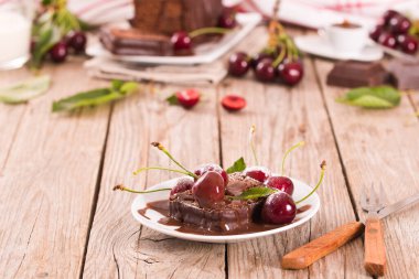 Kirazlı çikolatalı kek..