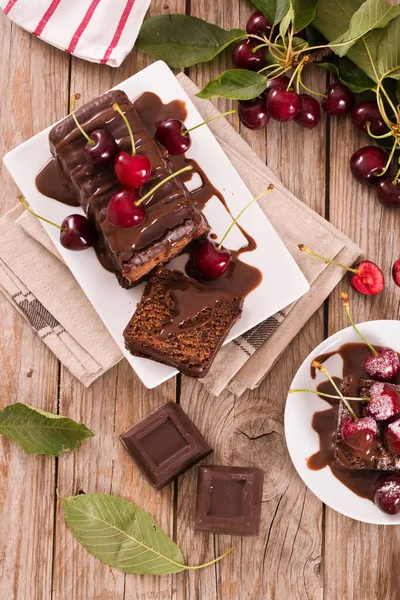 Kirazlı çikolatalı kek..