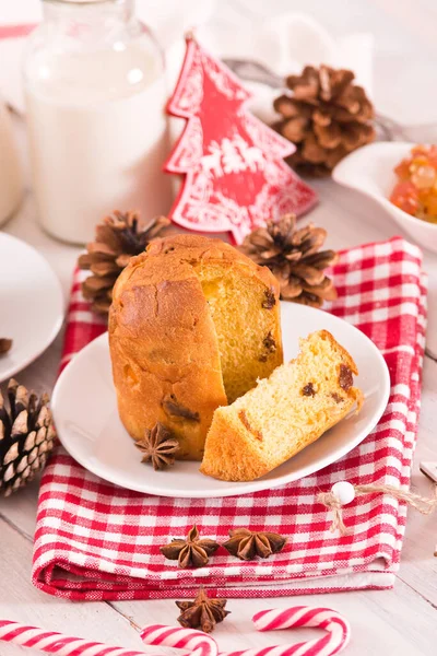 Panettone Karácsonyi Torta Asztalon — Stock Fotó