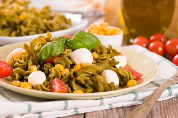 Pastas Fusilli Con Tomates Cherry Maíz Dulce —  Fotos de Stock