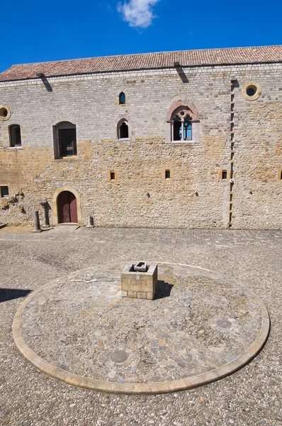 Lagopesole hrad. Basilicata. Itálie. — Stock fotografie