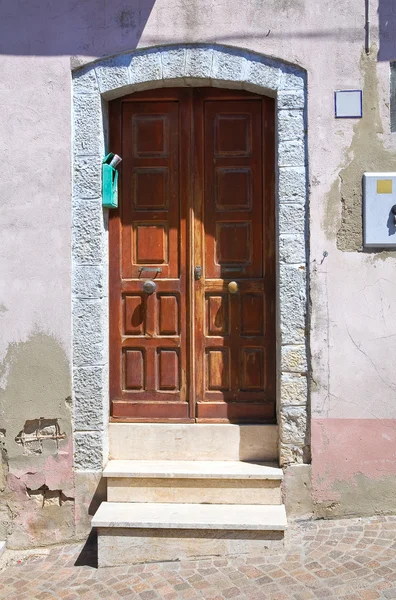 Drzwi drewniane. Pietragalla. Basilicata. Włochy. — Stok fotoğraf