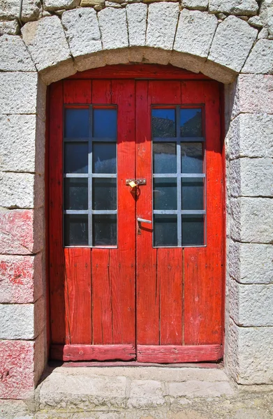 Wooden door. Pietragalla. Basilicata. Italy. — Stock Photo, Image