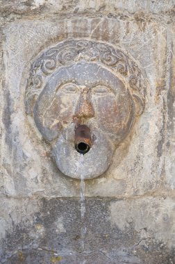 Anıtsal çeşme. Satriano di Lucania. İtalya.