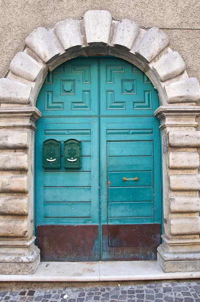 Ahşap kapı. Satriano di Lucania. İtalya. — Stok fotoğraf