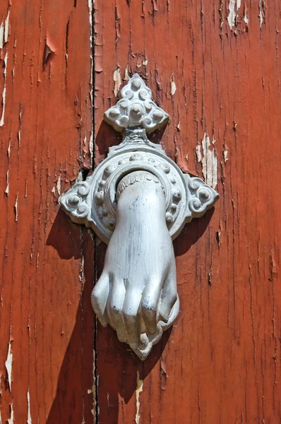 Doorknocker. Brienza. Basilicata. Włochy. — Zdjęcie stockowe