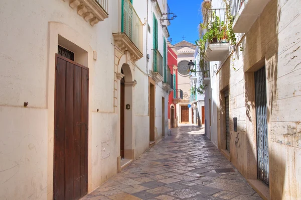 Vicolo. Fasano. Puglia. Italia . — Foto Stock