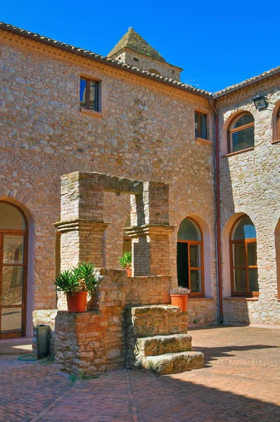 Klasztor Franciszkanów. Rocca imperiale. Kalabria. Włochy. — Zdjęcie stockowe