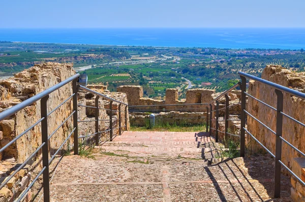 Swabian hrad rocca imperiale. Kalábrie. Itálie. — Stock fotografie