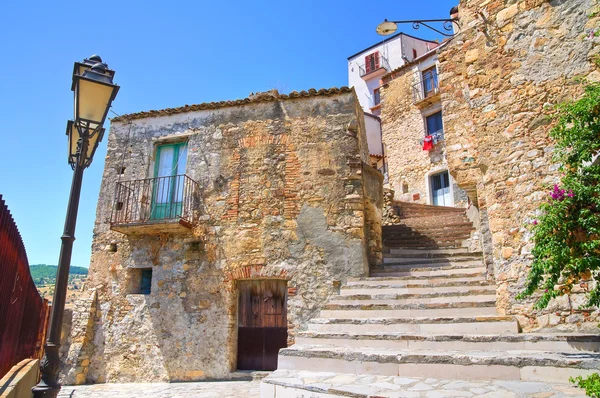 Para o beco. Rocca Imperiale. Calábria. Itália . — Fotografia de Stock