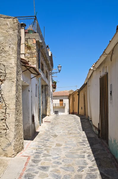 Para o beco. Rocca Imperiale. Calábria. Itália . — Fotografia de Stock