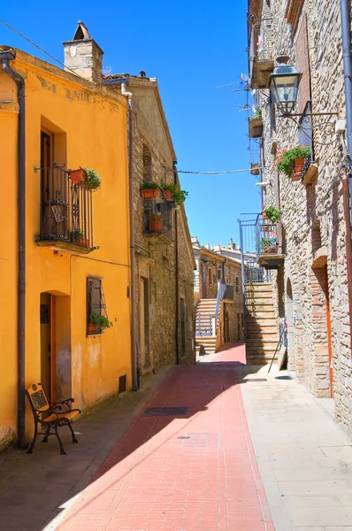 Para o beco. Guardia Perticara. Basilicata. Itália . — Fotografia de Stock