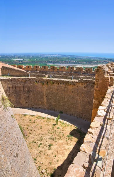 Szwabskie zamek rocca imperiale. Kalabria. Włochy. — Zdjęcie stockowe