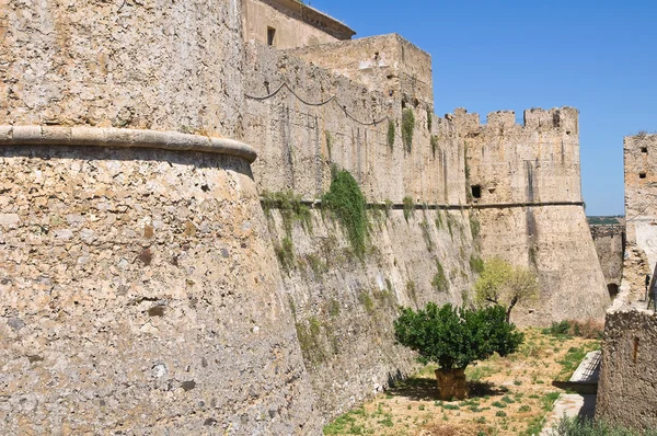 Swabian hrad rocca imperiale. Kalábrie. Itálie. — Stock fotografie