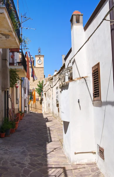 Para o beco. Rocca Imperiale. Calábria. Itália . — Fotografia de Stock