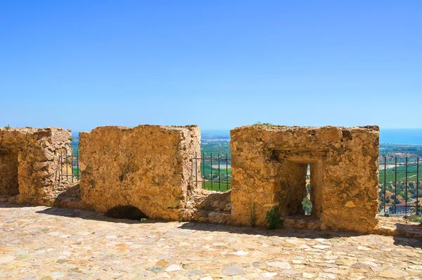 Szwabskie zamek rocca imperiale. Kalabria. Włochy. — Zdjęcie stockowe