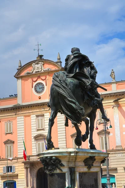 Ranuccio farnese standbeeld. Piacenza. Emilia-Romagna. Italië. — Stockfoto