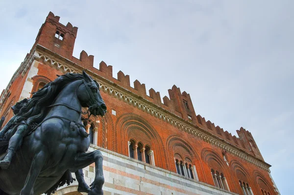 Palácio Gótico. Piacenza. Emilia-Romagna. Itália . — Fotografia de Stock