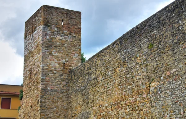 坚固的城墙。蒙特法罗。翁布里亚。意大利. — 图库照片