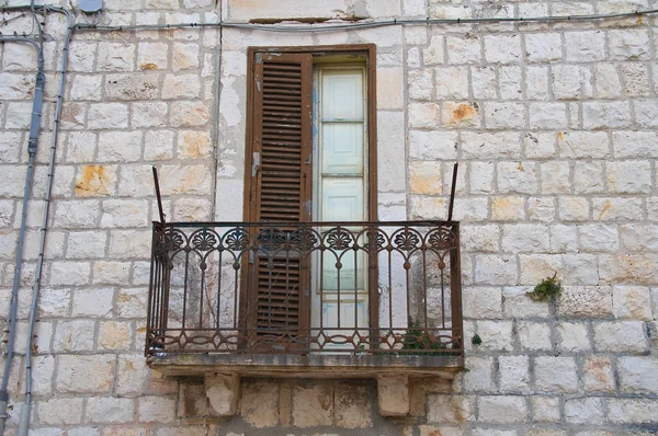 Ahşap pencere. Giovinazzo. Puglia. İtalya. — Stok fotoğraf