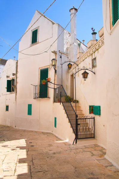 Alleyway. Locorotondo. Puglia. İtalya. — Stok fotoğraf