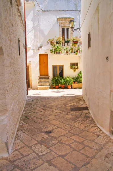 Steegje. Locorotondo. Puglia. Italië. — Stockfoto