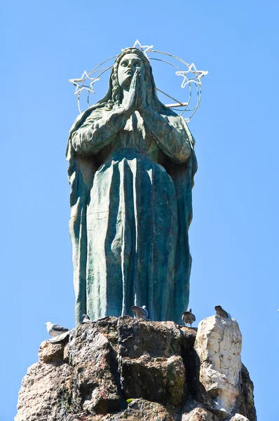 Bronzen standbeeld. Barletta. Puglia. Italië. — Stockfoto