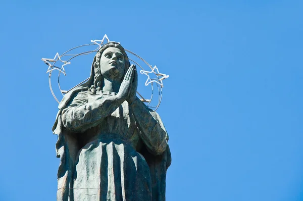 Bronzen standbeeld. Barletta. Puglia. Italië. — Stockfoto