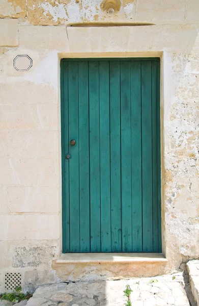 木製ドア。マテーラ。バジリカータ州。イタリア. — ストック写真