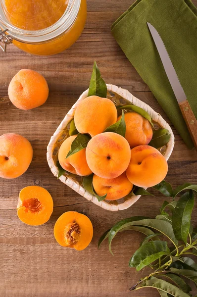 Peaches with jam. — Stock Photo, Image