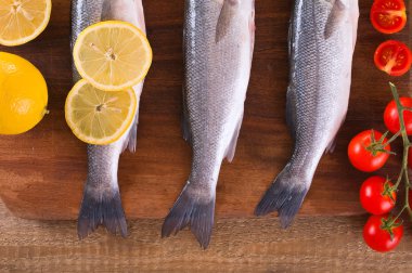 Görüntü pişmemiş Deniz Bass ahşap tablo.