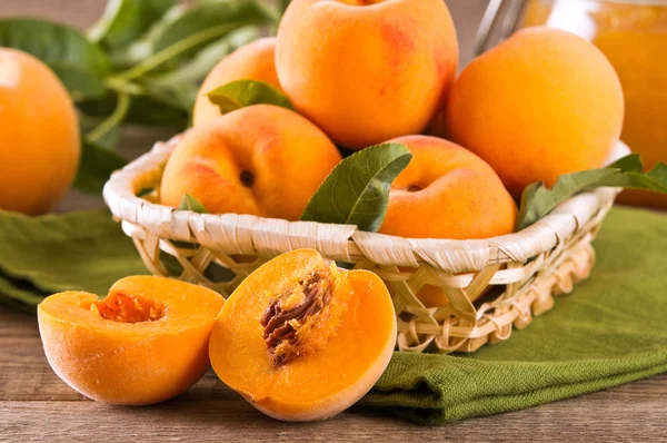 Image of a group of peaches in the basket. — Stock Photo, Image