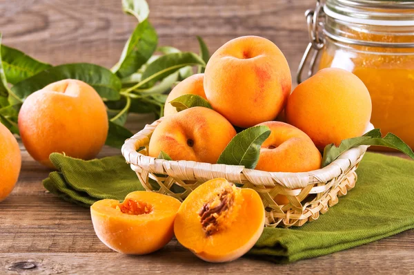 Image of a group of peaches in the basket. — Stock Photo, Image