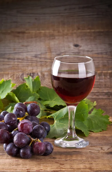 Uvas con copa de vino . —  Fotos de Stock