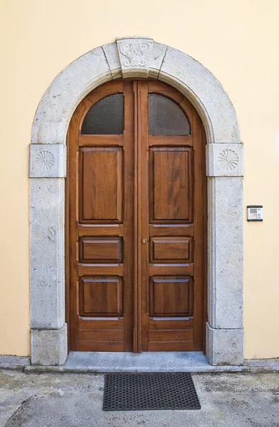 Imagem de uma porta de madeira. Viggianello. Basilicata. Itália . — Fotografia de Stock