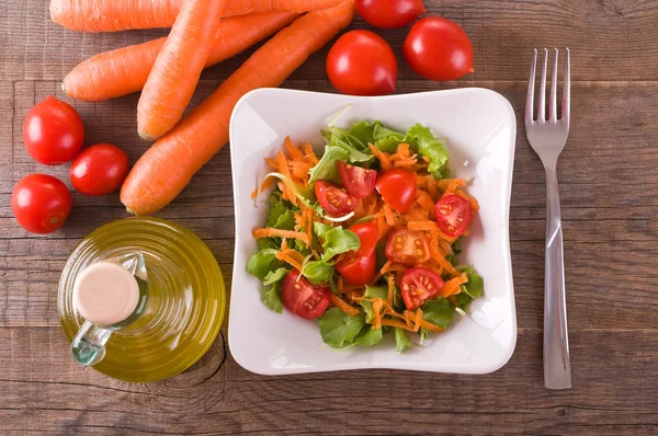 Görüntü bir tabak sebze salatası. — Stok fotoğraf