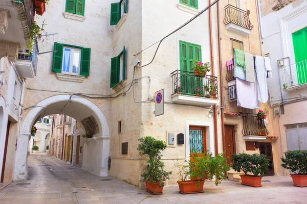 Στο Alleyway. Μονόπολη. Πούλια. Ιταλία. — Φωτογραφία Αρχείου