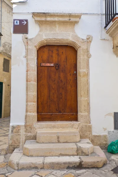 Wooden door. Monopoli. Puglia. Italy. — Stock Photo, Image