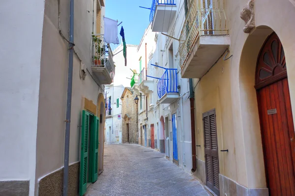 Gasse. Monopoli. Apulien. Italien. — Stockfoto