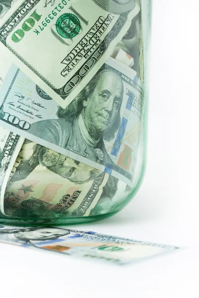 Dólares en el frasco de vidrio aislado sobre fondo blanco — Foto de Stock