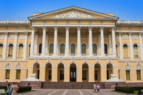 Orosz Múzeum - mikhailovsky palota st. petersburg, Oroszország — Stock Fotó