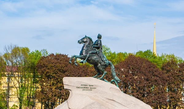 Pietro il Grande monumento in inverno, il Cavaliere di Bronzo, San Pietroburgo, Russia — Foto Stock
