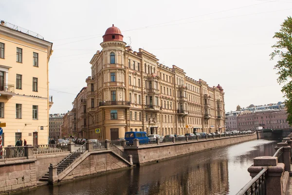 Uitzicht op de rivier, Sint-petersburg. Rusland — Stockfoto