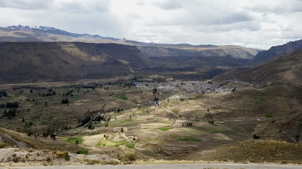 Una hermosa vista de la montaña del Caylloma — Foto de Stock