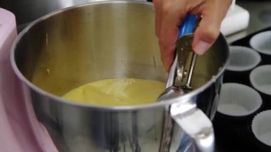 Cupcake formuna dökülür varlık cupcake meyilli