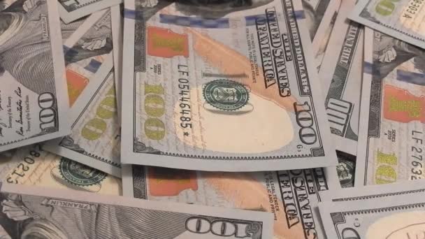 Nouvelle pile de cent dollars comme arrière-plan .