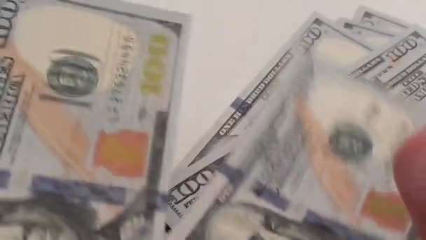 Počítání hodně 100 dolarové bankovky — Stock video