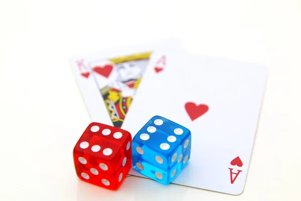 Hrací karty a kostky barevné — Stock fotografie